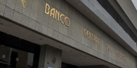 Economía ecuatoriana crece 3,7 % en 2025 impulsada por consumo y exportaciones