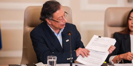 Petro alista nuevo decreto de aranceles en medio de la disputa comercial con Ecuador