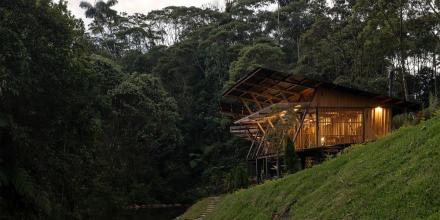 Arquitectura sostenible impulsa desarrollo comunitario en la Amazonía de Ecuador