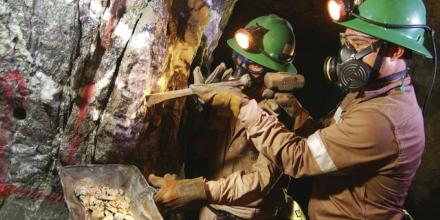 Ecuador impulsa inversión para desarrollar proyecto de cobre en Sigchos