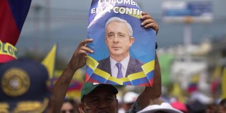 Colombia: Álvaro Uribe apeló su condena a 12 años de prisión domiciliaria