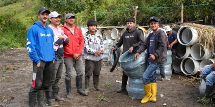 19 familias en Ecuador impulsan energía limpia que financia conservación 
