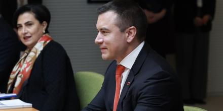 Emisión de bonos da alivio a Ecuador, pero persisten riesgos fiscales