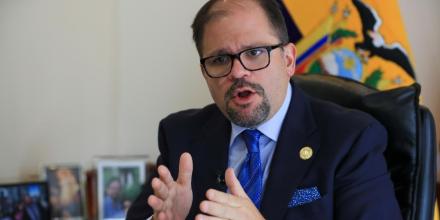 Ecuador y Estados Unidos interceptaron embarcaciones con armas en altamar