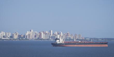 China acusa a EEUU de "violar el derecho internacional" por la incautación de petroleros