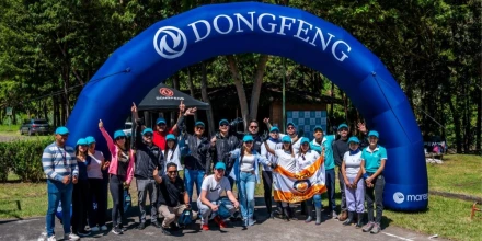 Dongfeng Maresa retira más de 450 libras de basura del río San Pedro en Quito