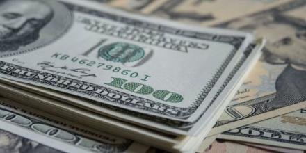 Riesgo país de Ecuador cayó a 453 puntos