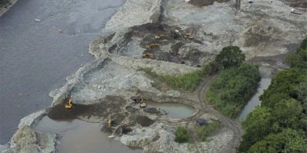 Fiscalía procesa a 60 personas por minería ilegal en Yutzupino, Napo
