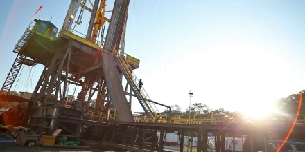 Gobierno analiza reforma petrolera que redefiniría el rol de Petroecuador