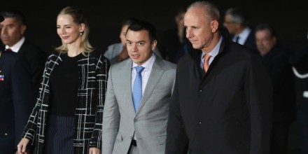 Noboa llegó a Lima para participar en encuentro presidencial