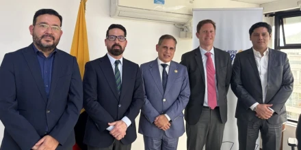 Solaris presenta avances de Warintza a autoridades del sector minero