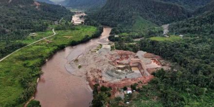 Habitantes de Nangaritza protestan contra la minería ilegal 