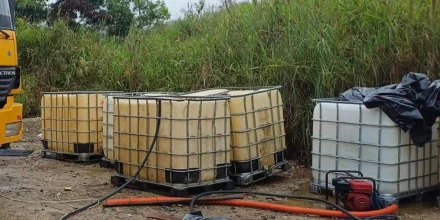 Golpe a la minería ilegal en Zamora Chinchipe: decomisan 3.600 galones de combustible