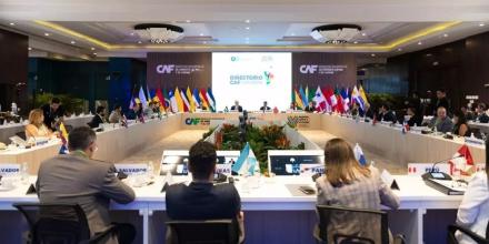 CAF aprueba crédito de 303 millones para mejorar movilidad y sistema eléctrico