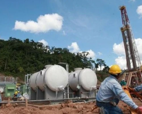 El exministro de Energía y Minas advirtió que la falta de decisiones políticas y la burocracia alejaron inversiones millonarias en gas natural, agravando la actual crisis energética en Perú.