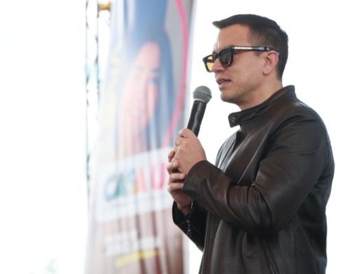 "El efecto de educar, de entregar becas, es multiplicador", afirmó.