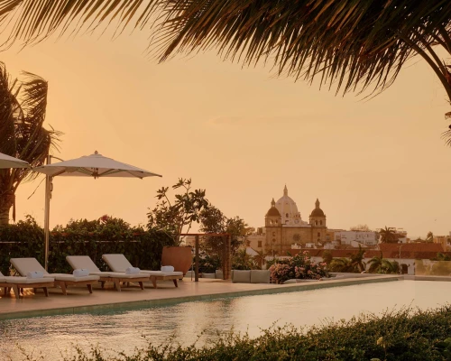 El hotel abre sus puertas en uno de los barrios más vibrantes de Cartagena, combinando arquitectura patrimonial, gastronomía caribeña y una nueva forma de vivir la ciudad. 
