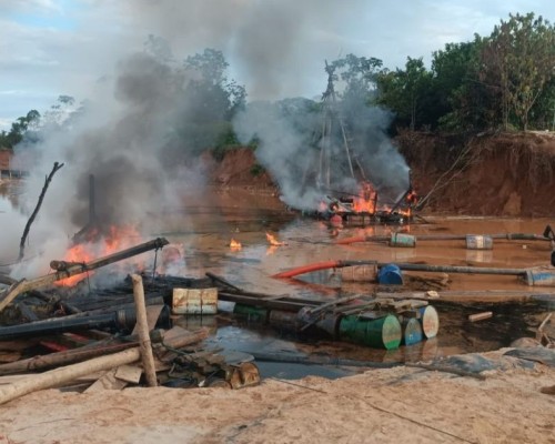 El operativo conjunto del Ejército, la Policía y la Fiscalía Ambiental se realizó en la región de Madre de Dios