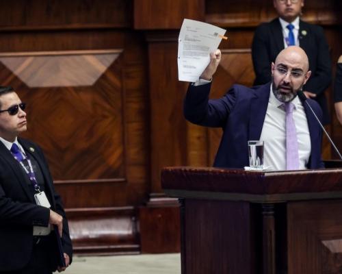 El escándalo lo envuelve por las supuestas presiones por un caso de lavado de activos y narcotráfico