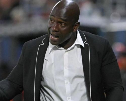  Será reemplazado por el técnico español Ismael Rescalvo