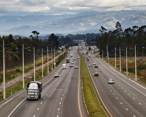 El ‘Pico y Placa’ en Quito es el plan de restricción vehicular con un horario de limitación del tráfico desde las 06:00 hasta las 09:30 y desde las 16:00 a las 20:00, de lunes a viernes, de acuerdo con el último dígito de la placa.