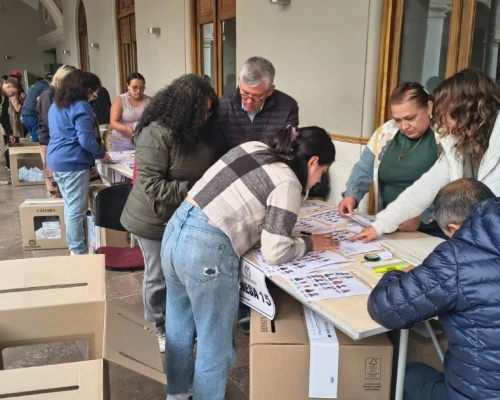 Según el reporte preliminar de la misión, la radio y televisión públicas concentraron gran parte de su cobertura en actividades del presidente