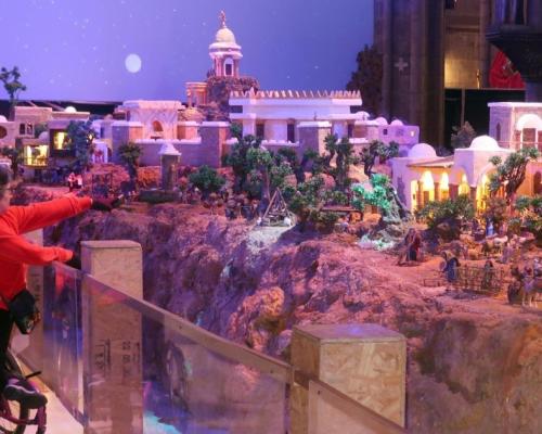 El pesebre está expuesto en la Basílica del Voto Nacional, en Quito