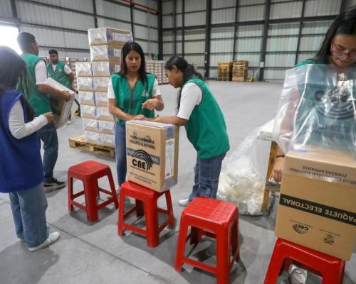 El CNE informó que el 73 % de los paquetes electorales ya están listos para el referéndum del 16 de noviembre