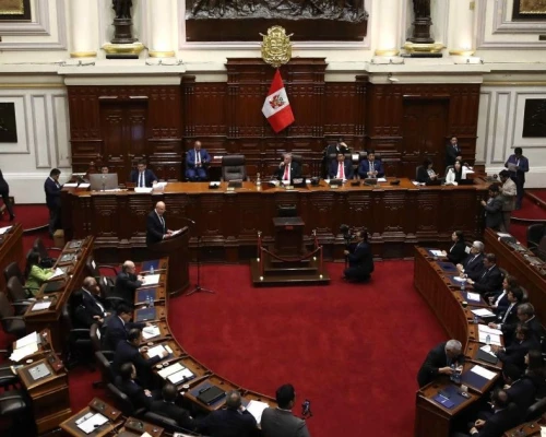 La Comisión de Energía y Minas rechazó la propuesta que buscaba anular el decreto de reorganización financiera de la petrolera estatal peruana.