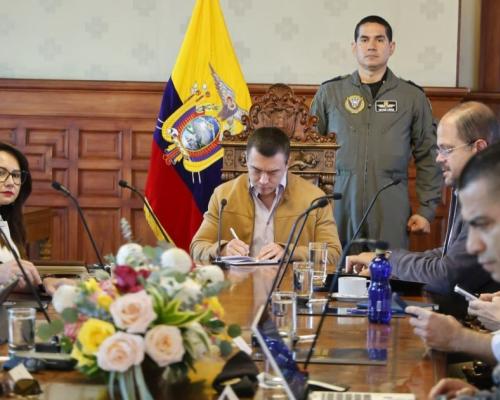 El embajador de Ecuador en Panamá explicó que el retorno anticipado fue por "un tema de Estado, de emergencia"