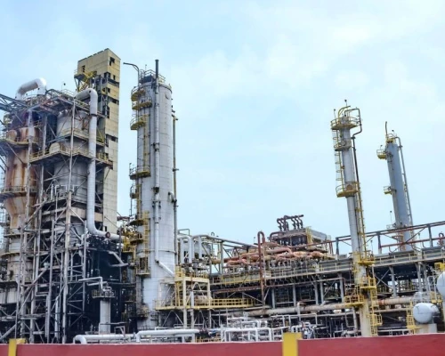 Retroceso en extracción de crudo y gas natural refleja menor actividad en lotes clave y urgencia de reactivar inversiones en hidrocarburos