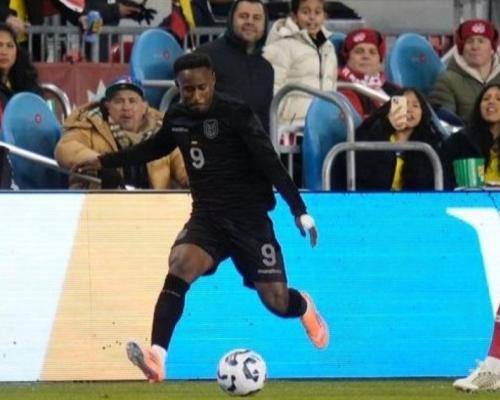 Igualó 0-0 ante Canadá pese a jugar casi todo el partido con un jugador más