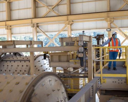 El proyecto minero proyecta alcanzar aproximadamente 350.000 onzas hacia 2026