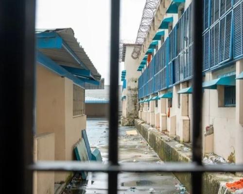 La información sobre los fallecimientos ocurre luego de que se concretara el traslado de 300 presos a la Cárcel del Encuentro