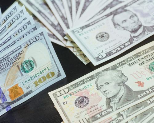 La divisa estadounidense tuvo una caída de - $12,87 pesos respecto a la jornada anterior (-0,35%).