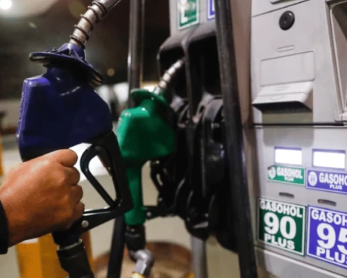 Durante la última semana, los precios de los combustibles disminuyeron alrededor de 70 céntimos por galón