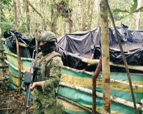 Las autoridades incautaron cerca de 4.800 galones de crudo durante un operativo en la región de Piura e investigan una presunta red dedicada al robo de hidrocarburos.