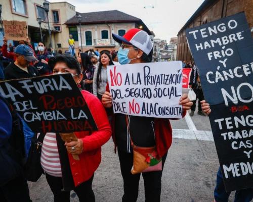 La protesta fue convocada por organizaciones sociales y sindicales