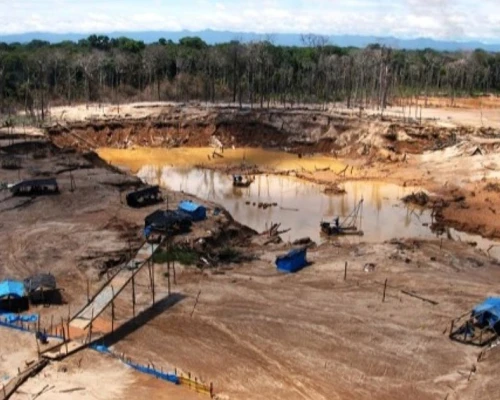 Informe advierte que la extracción ilegal de oro volvió a expandirse dentro de una de las áreas protegidas más importantes de la Amazonía peruana