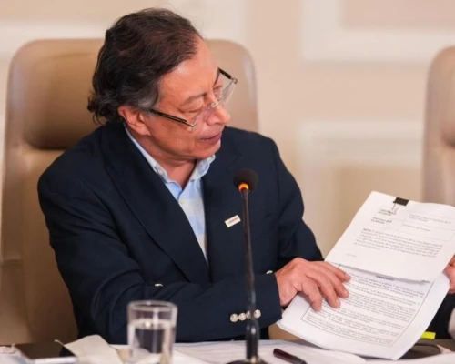 El presidente de Colombia pidió a sus ministros diseñar una medida para proteger a la industria y la agricultura