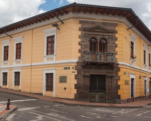 El ‘Pico y Placa’ en Quito es el plan de restricción vehicular con un horario de limitación del tráfico desde las 06:00 hasta las 09:30 y desde las 16:00 a las 20:00, de lunes a viernes, de acuerdo con el último dígito de la placa.