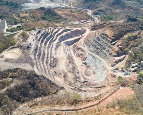 La venta se divide en un pago inicial de 900 millones de dólares y otro de 115 millones dependiente del volumen de ventas 