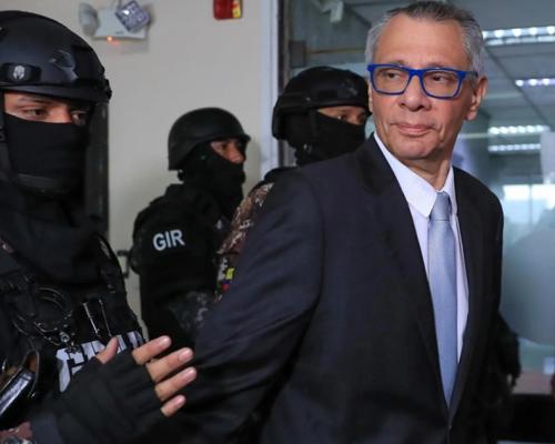 Sobre él pesan tres condenas por delitos de corrupción, la última, de 13 años de cárcel.