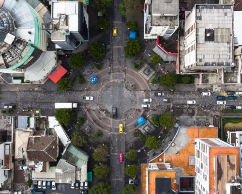 El ‘Pico y Placa’ en Quito es el plan de restricción vehicular con un horario de limitación del tráfico desde las 06:00 hasta las 09:30 y desde las 16:00 a las 20:00, de lunes a viernes, de acuerdo con el último dígito de la placa.