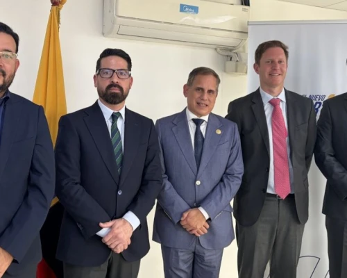 La empresa canadiense se reunió con la ministra de Energía y Minas y viceministros en Quito