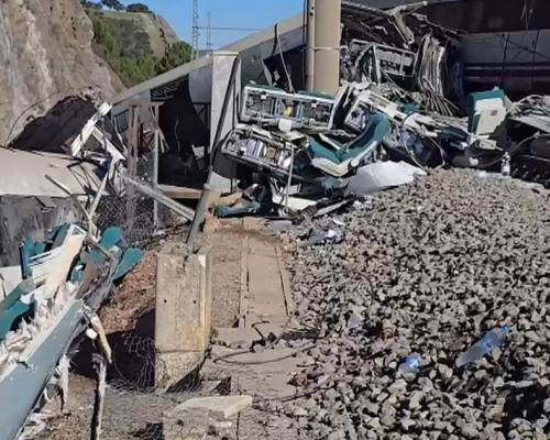 Asimismo, expresó su solidaridad con las víctimas, 40 fallecidos y más de 150 heridos.