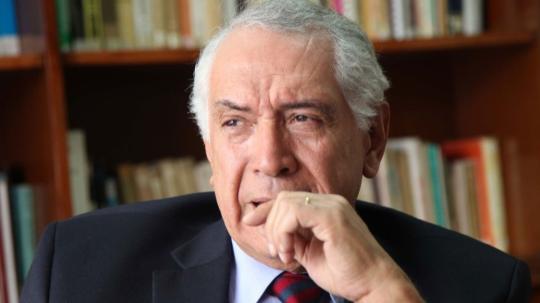 El exministro de Energía considera que es necesario un cambio de ruta de los oleoductos