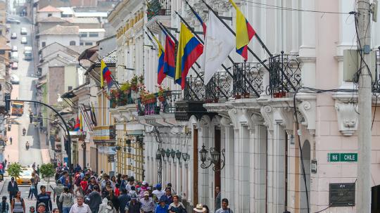 El 10 de agosto se conmemora el primer grito de independencia, un feriado nacional. Además, Esmeraldas y Chone también celebran feriados locales.