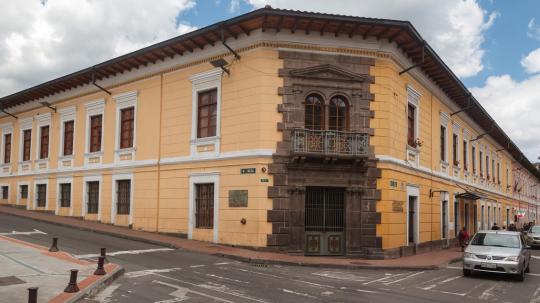 El ‘Pico y Placa’ en Quito es el plan de restricción vehicular con un horario de limitación del tráfico desde las 06:00 hasta las 09:30 y desde las 16:00 a las 20:00, de lunes a viernes, de acuerdo con el último dígito de la placa.