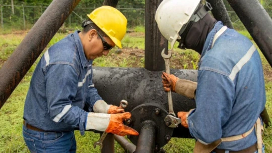 El Gobierno impulsa una cobertura para asegurar el precio del crudo y reducir el impacto de la volatilidad internacional en las finanzas públicas